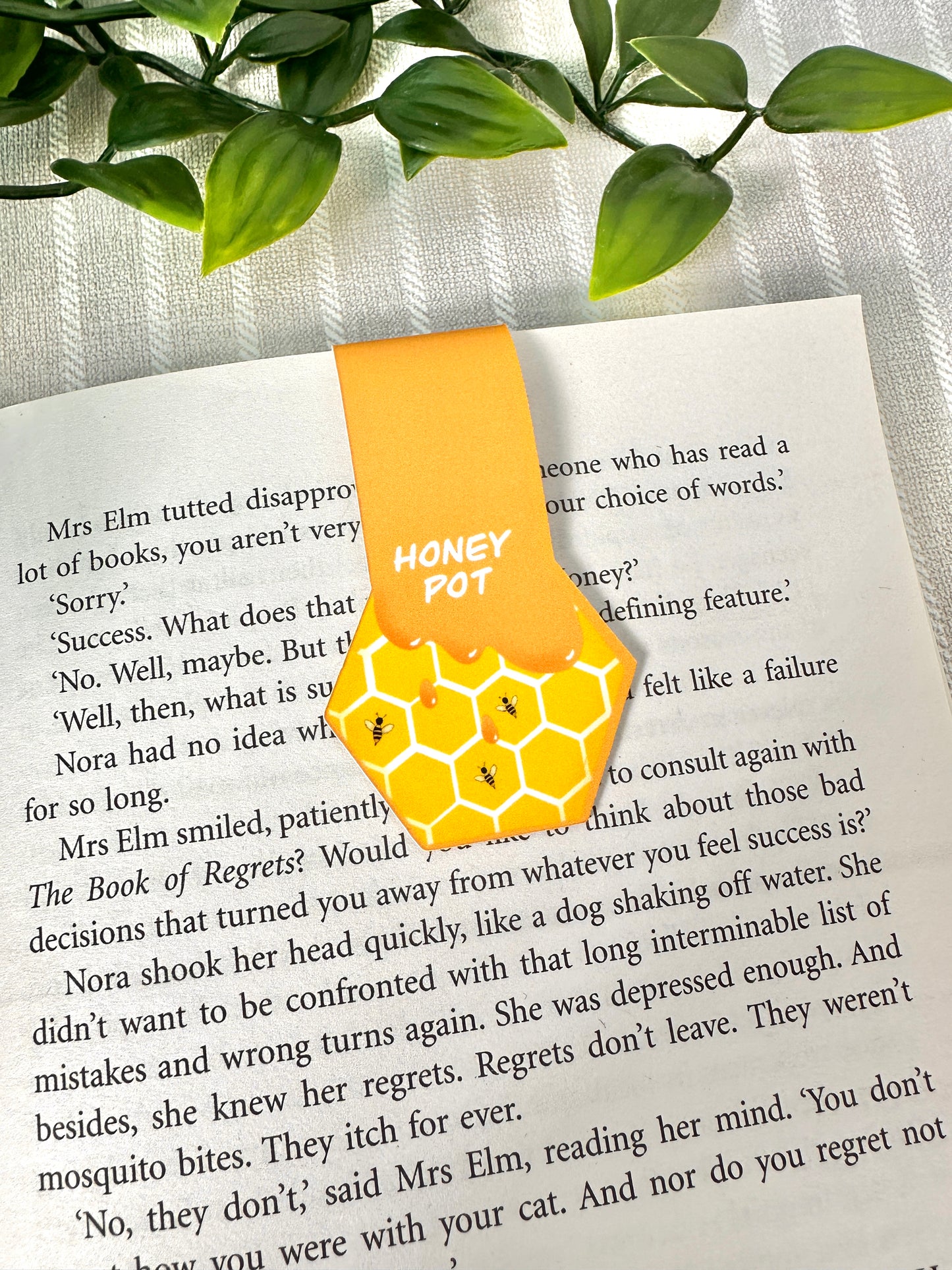 magnetic bookmark bee honeycomb close up