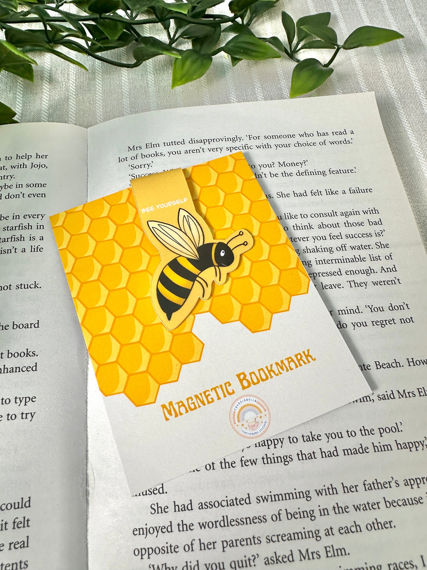 bee magnetic bookmark